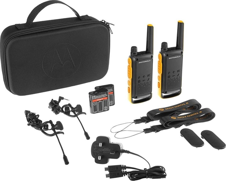 Motorola TALKABOUT T82 Extreme Walkie-Talkies, PMR446 License-Free, 16 Channels, 10km Range, IPx4 Weatherproof, Hidden Display, LED Torch, Dual Power, USB Charging, Vibrate, Twin Pack