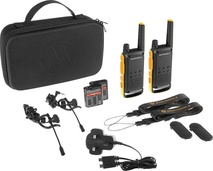 Motorola TALKABOUT T82 Extreme Walkie-Talkies, PMR446 License-Free, 16 Channels, 10km Range, IPx4 Weatherproof, Hidden Display, LED Torch, Dual Power, USB Charging, Vibrate, Twin Pack